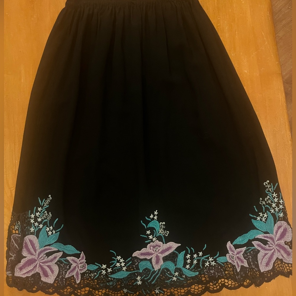 Vintage Y2K Phoenix Black Embroidered Fliral Skirt -Size small